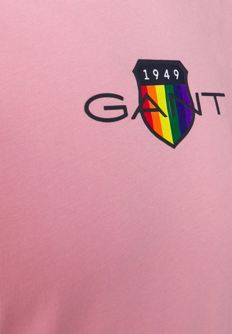 GANT PRIDE UNISEX - T-Shirt Print - Geranium Pink 5 GANT PRIDE UNISEX - T-Shirt Print - Geranium Pink - immagine 3