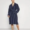 Pier One Uomo Accappatoio - Dark Blue/blue 2 Pier One Uomo Accappatoio - Dark Blue/blue -Offerta Economica Pier One 0477691003f64aebb58df92ef82c1df3