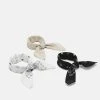 Pier One BANDANA UNISEX 3 PACK - Foulard - Black/white/beige -Offerta Economica Pier One 07b97c3020c049de90779ce451692b29