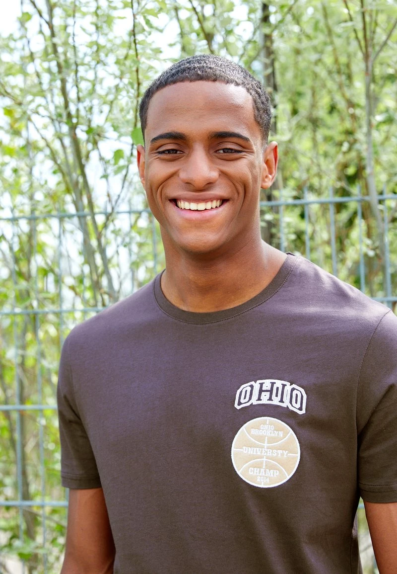 Pier One Uomo GRAPHIC T-SHIRT - T-shirt Basic - Brown 6 Pier One Uomo GRAPHIC T-SHIRT - T-shirt Basic - Brown - immagine 4