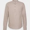 Pier One Uomo Camicia - Taupe 14 Pier One Uomo Camicia - Taupe -Offerta Economica Pier One 1d773abf258f4519b3c44bc658476e34