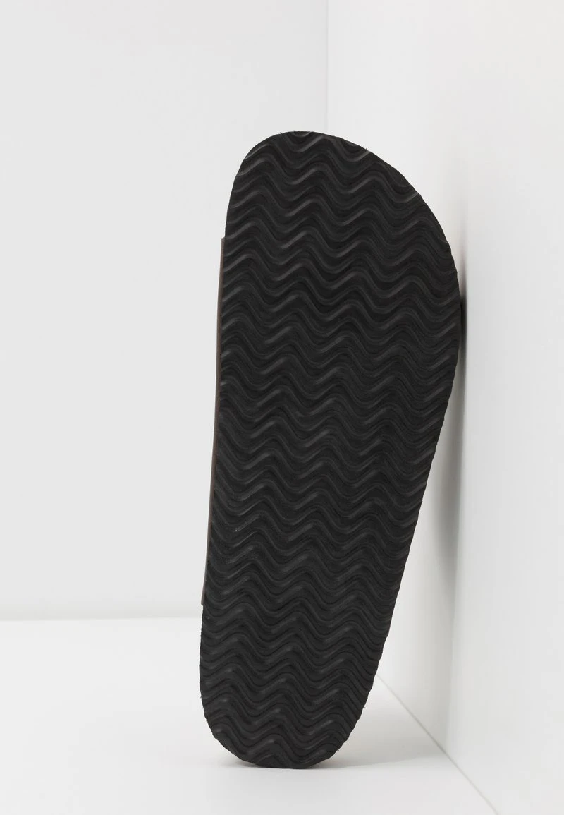 Pier One Uomo UNISEX - Pantofole - Brown 7 Pier One Uomo UNISEX - Pantofole - Brown - immagine 5