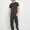 Pier One Uomo 7 PACK - T-shirt Basic - Black -Offerta Economica Pier One 30a3e0dc5da04a31ab70269ed3a302e3