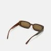 Pier One Uomo Occhiali Da Sole - Brown 6 Pier One Uomo Occhiali Da Sole - Brown -Offerta Economica Pier One 3dd696045da34dbbbaab86407da2d954