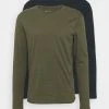Pier One Uomo 2 PACK - Maglietta A Manica Lunga - Olive/dark Blue 12 Pier One Uomo 2 PACK - Maglietta A Manica Lunga - Olive/dark Blue -Offerta Economica Pier One 6a7de77a56f84556b3881a12d29e9a91