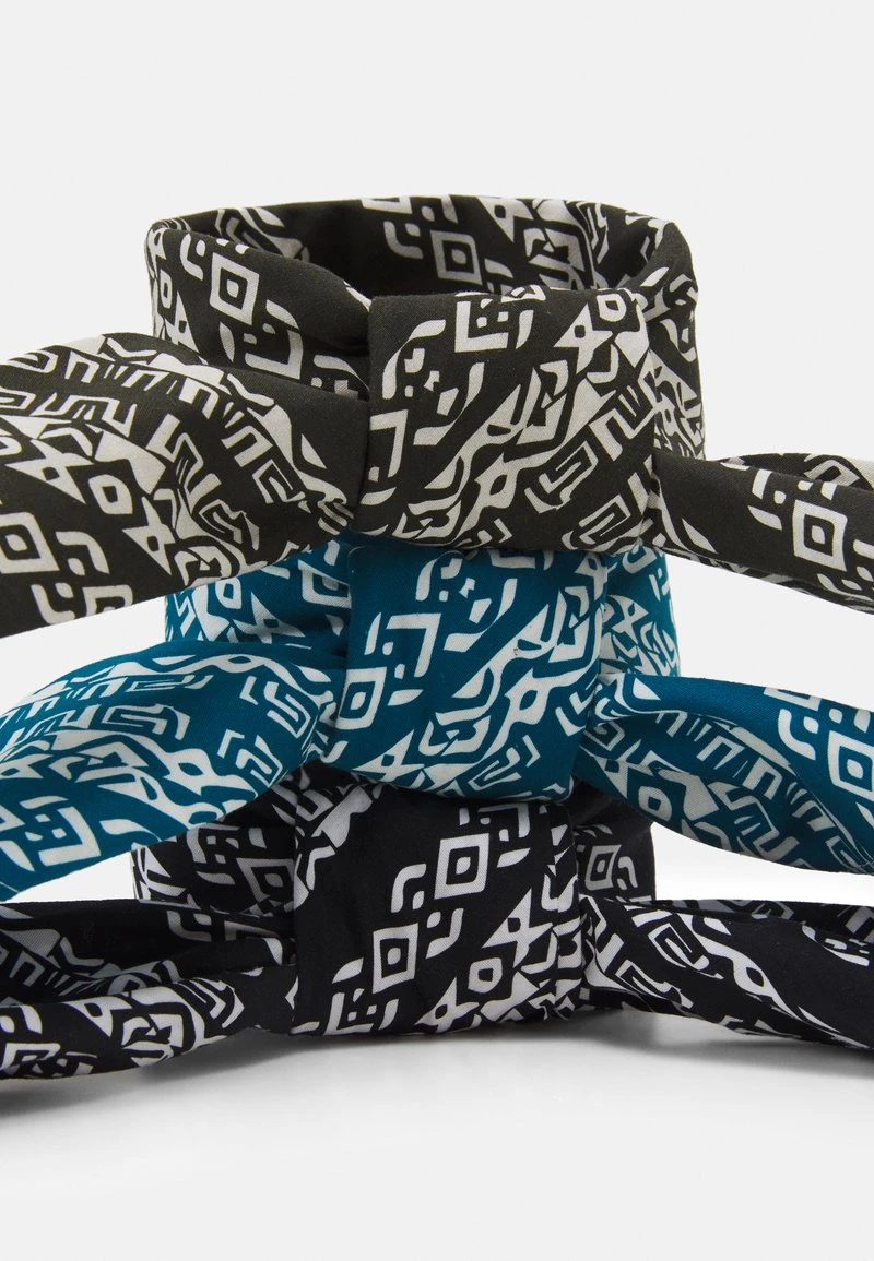 Pier One BANDANAS 3 PACK UNISEX - Foulard - Black/khaki/blue 4 Pier One BANDANAS 3 PACK UNISEX - Foulard - Black/khaki/blue - immagine 2