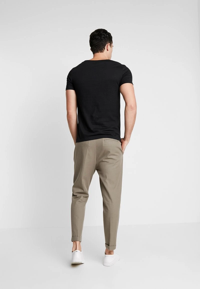 Pier One Uomo T-shirt Basic - Black 5 Pier One Uomo T-shirt Basic - Black - immagine 3