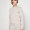 Pier One Uomo UNITED UTILITY CREW - Felpa - Stone -Offerta Economica Pier One 845f958915ac447f89aef1d9027acb06