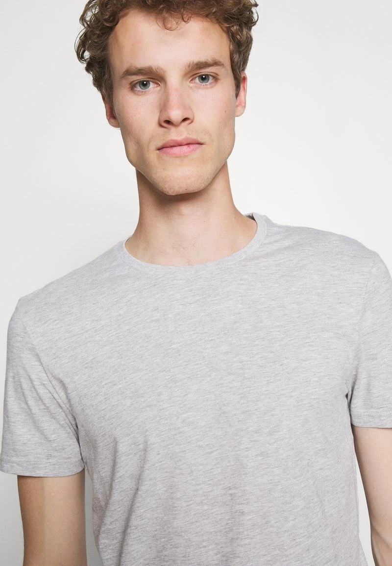 Pier One Uomo 5 PACK - T-shirt Basic - Black/dark Blue 8 Pier One Uomo 5 PACK - T-shirt Basic - Black/dark Blue - immagine 6