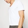 Pier One Uomo 2 PACK - T-shirt Basic - White 13 Pier One Uomo 2 PACK - T-shirt Basic - White -Offerta Economica Pier One 8a50f47374ab42e380a66ae8b1778f0e