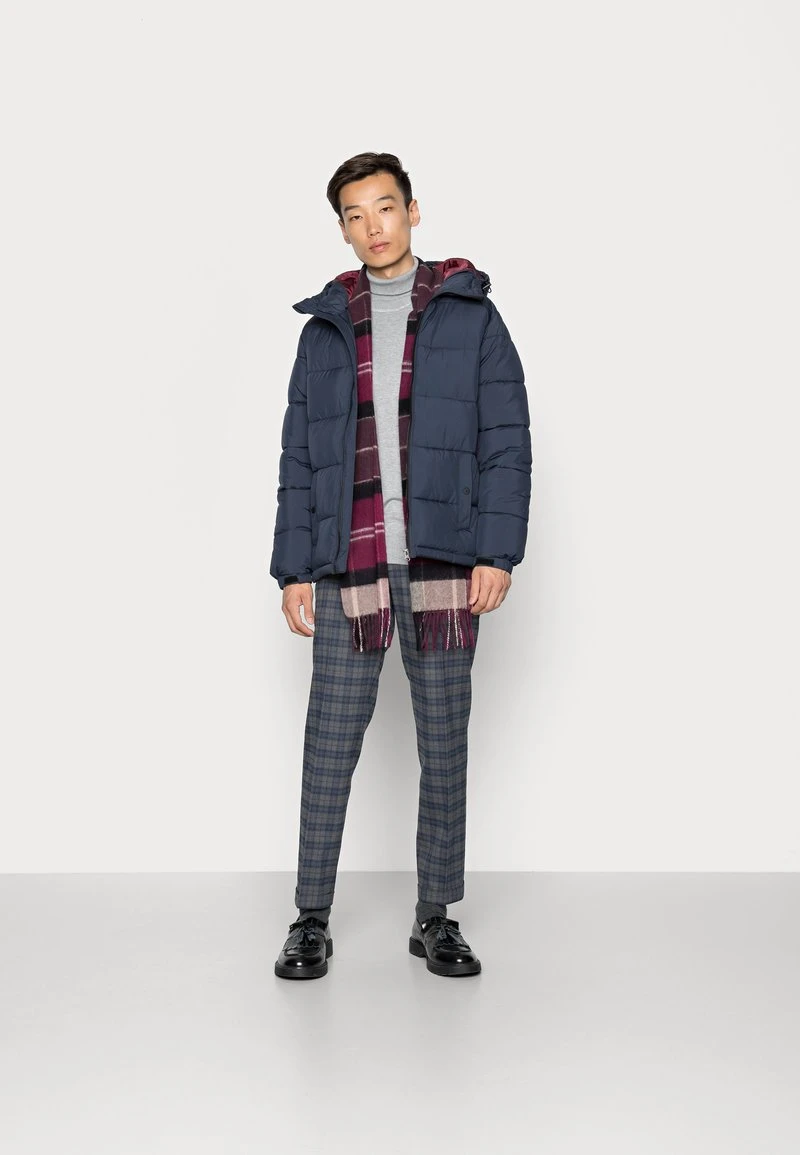 Pier One Uomo BASIC PUFFER JACKET WITH CONTRAST HOOD - Giacca Invernale - Dark Blue/bordeaux 4 Pier One Uomo BASIC PUFFER JACKET WITH CONTRAST HOOD - Giacca Invernale - Dark Blue/bordeaux - immagine 2