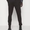 Pier One Uomo Pantaloni Sportivi - Black 2 Pier One Uomo Pantaloni Sportivi - Black -Offerta Economica Pier One 9e7937bd9af6417b8d74034aada52782
