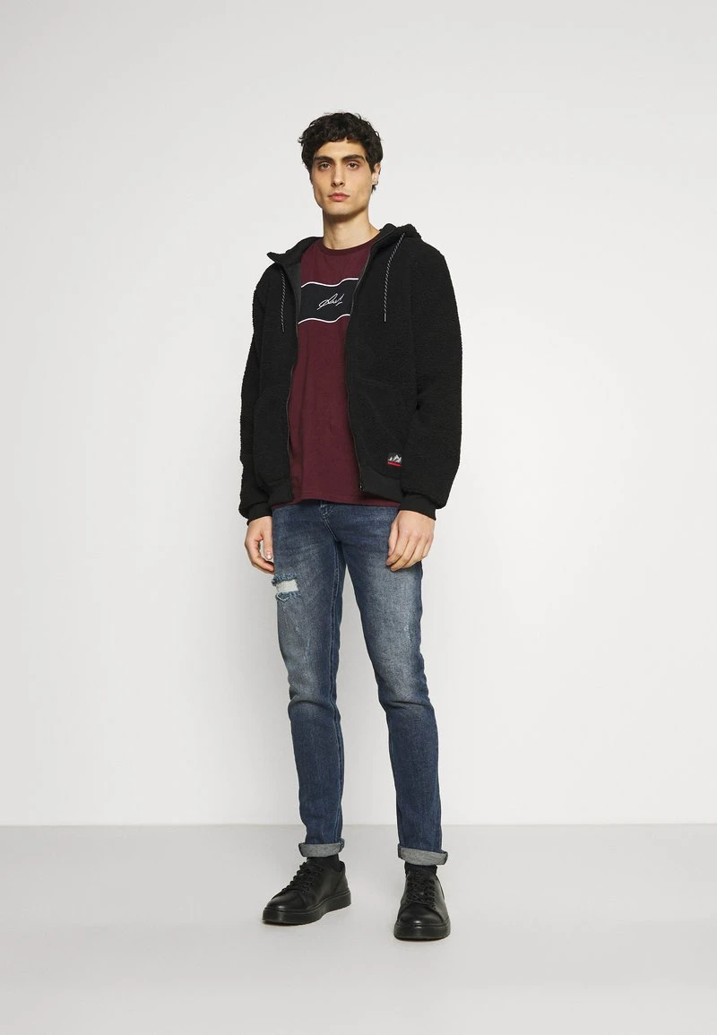 Pier One Uomo T-shirt Con Stampa - Bordeaux/black/white 4 Pier One Uomo T-shirt Con Stampa - Bordeaux/black/white - immagine 2