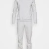 Pier One Uomo SET - Tuta - Light Grey 14 Pier One Uomo SET - Tuta - Light Grey -Offerta Economica Pier One d66fde0ab3c341dc8c14f111a7dbfd71