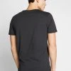 Pier One Uomo T-shirt Con Stampa - Black 10 Pier One Uomo T-shirt Con Stampa - Black -Offerta Economica Pier One dc96993931b34e32a68c07b7675e0caf