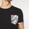 Pier One Uomo T-shirt Con Stampa - Black 13 Pier One Uomo T-shirt Con Stampa - Black -Offerta Economica Pier One eb067c8aafcb45c4b024bc3c8faa43d2