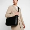 Pier One Uomo Borsa A Tracolla - Black 10 Pier One Uomo Borsa A Tracolla - Black -Offerta Economica Pier One f63b1ed6c70f49aa94bf52e40da10f83
